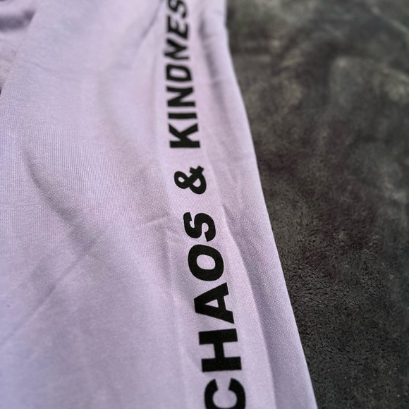 Chaos and kindness sweatshirt with front pocket & hood.XXL with butterfly front - Picture 3 of 4